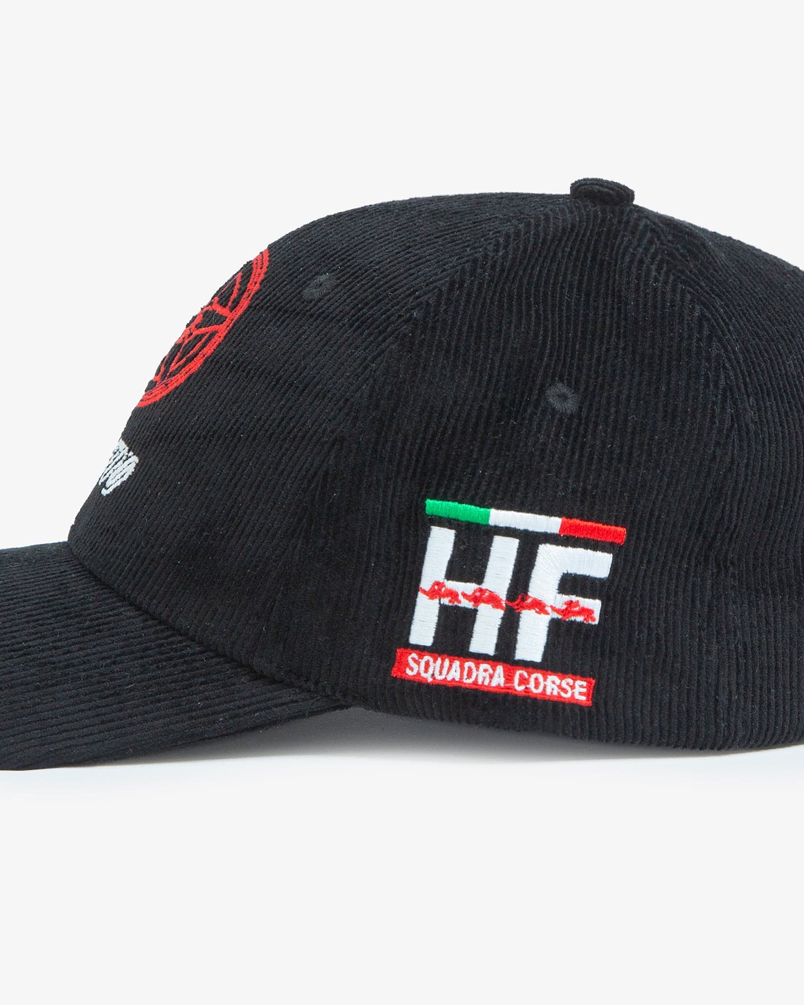 Gorra de pana negra amb l'emblema HF Squadra Corse brodat al lateral, de la col·lecció Stratos